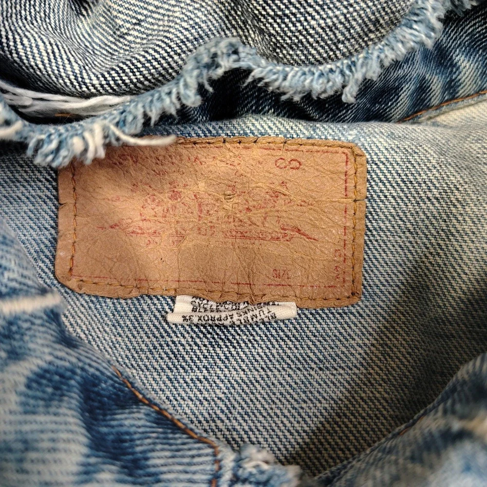 Vintage Levis Mens Denim Trucker Jacket Size 44 Blue Cotton Distressed Type III - Picture 8 of 13